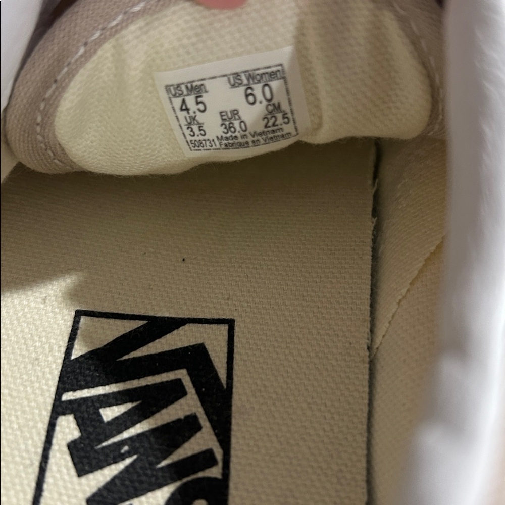 VANS - Picture 3 of 4